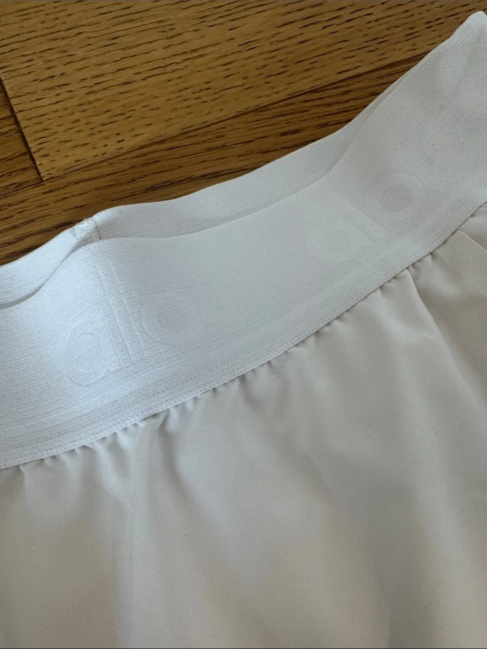 ALO Yoga White tennis skirt